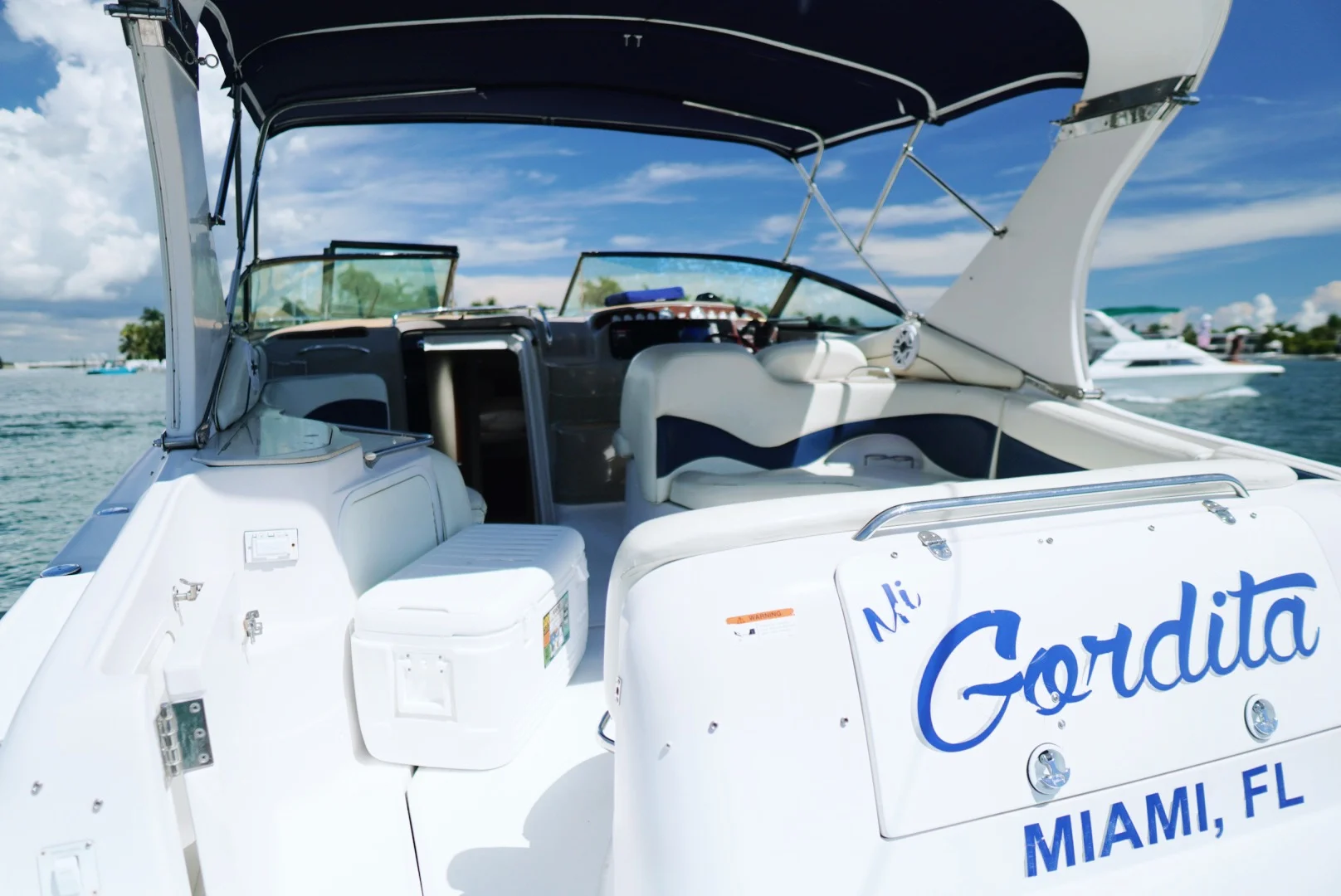 40ft Larson Gordita on water